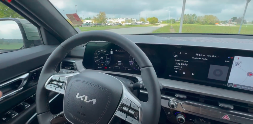 2025 Kia Telluride Driving